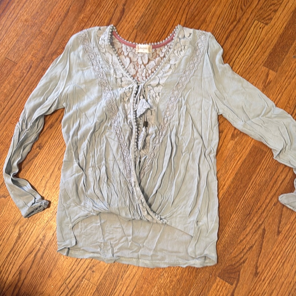Altar’d State top, small, gray